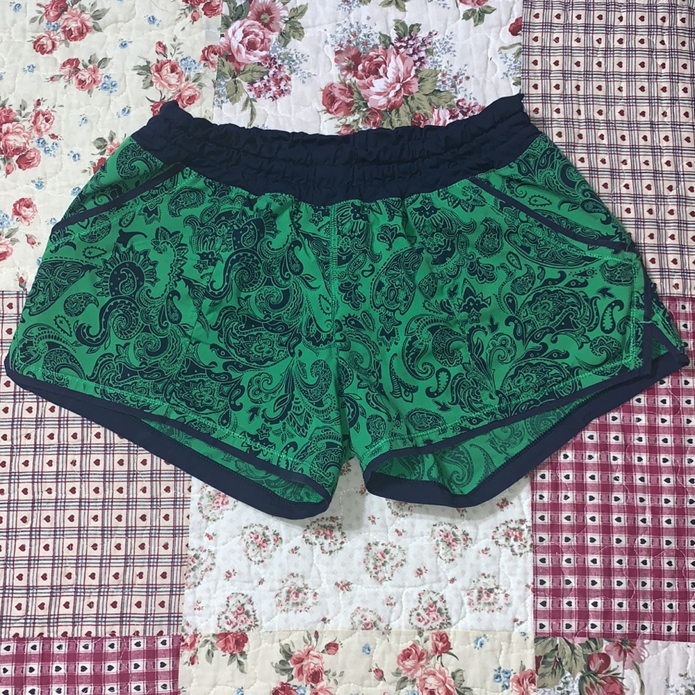 Lululemon paisley shorts size 6